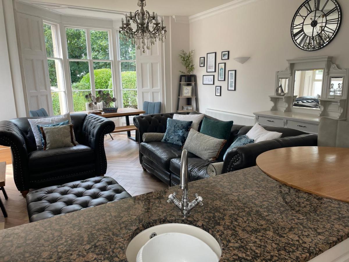 דירות Stunning 2-Bed-2Bath Apt In Whitby With Parking מראה חיצוני תמונה