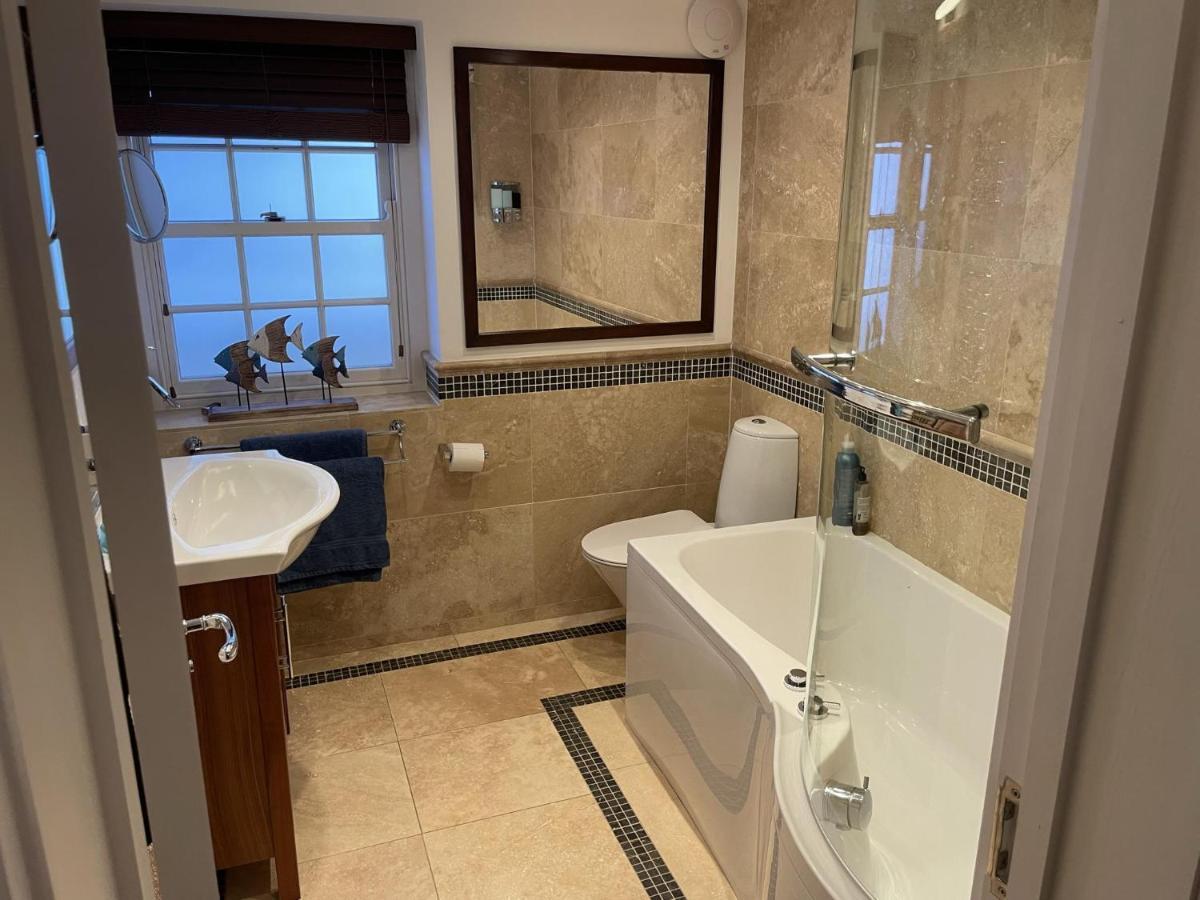 דירות Stunning 2-Bed-2Bath Apt In Whitby With Parking מראה חיצוני תמונה