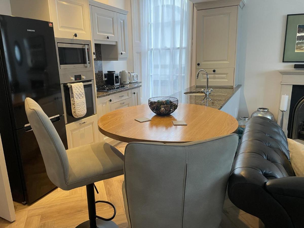 דירות Stunning 2-Bed-2Bath Apt In Whitby With Parking מראה חיצוני תמונה